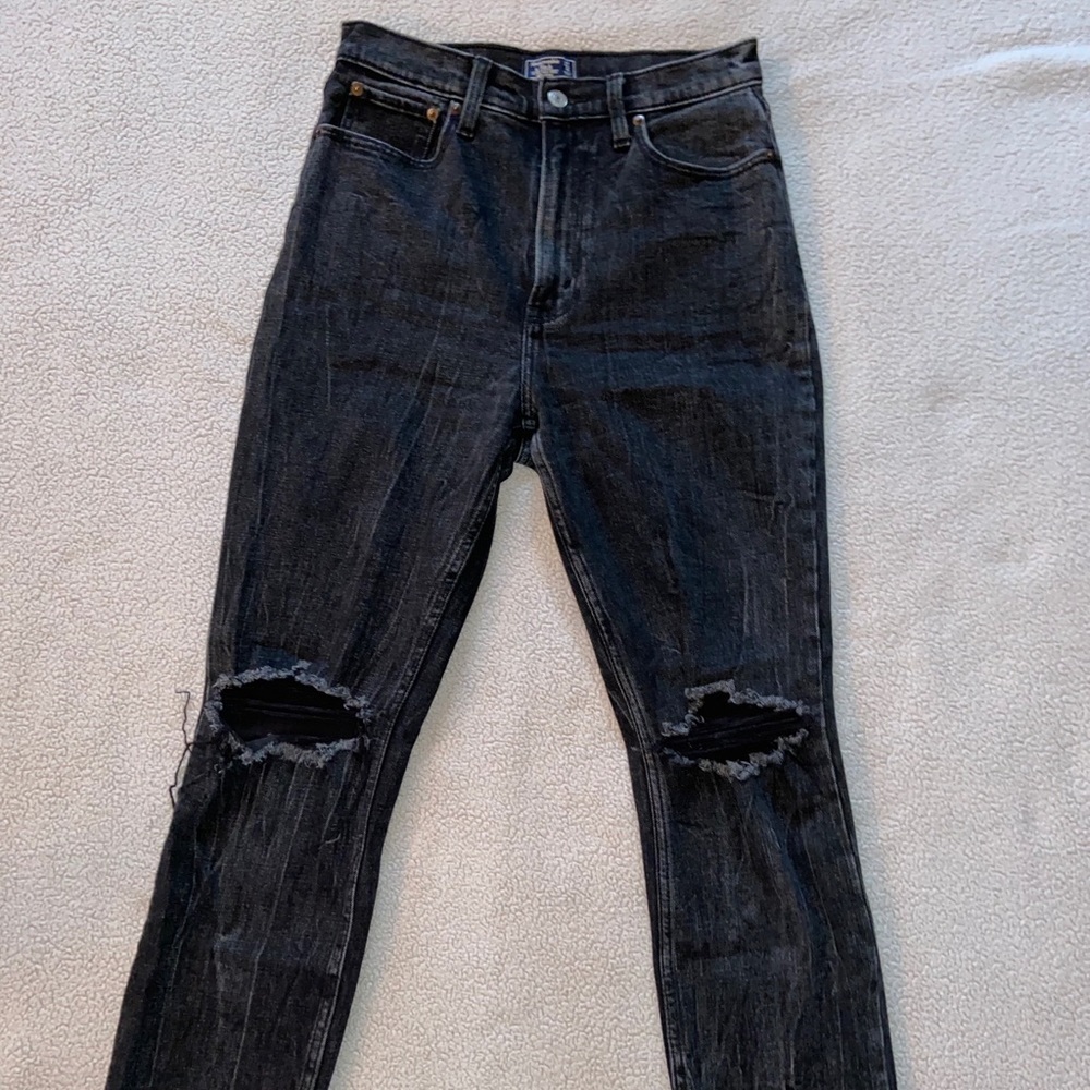 Abercrombie & Fitch Ultra High Rise Mom Jean